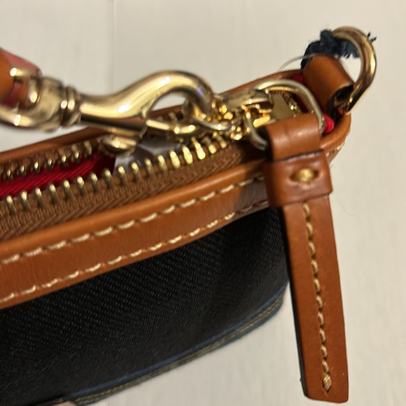 Dooney & Bourke
DOONEY & BOURKE Tartan Large Zip Wristlet NWT - Picture 4 of 5